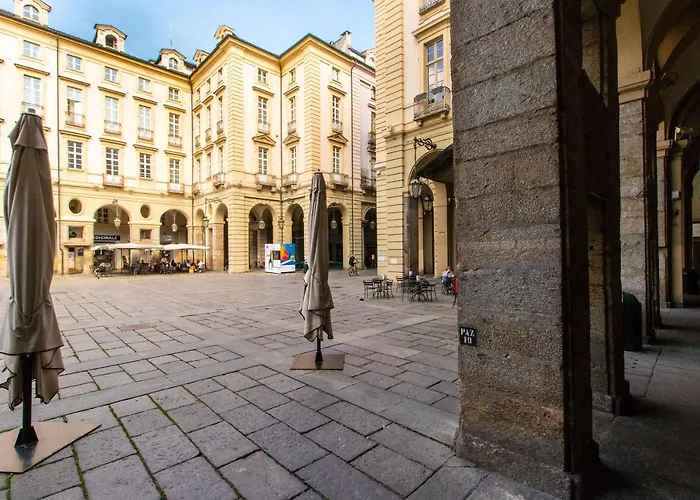 Stylish Quardilatero Romano Central Flat