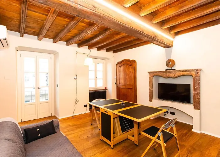 Stylish Quardilatero Romano Central Flat