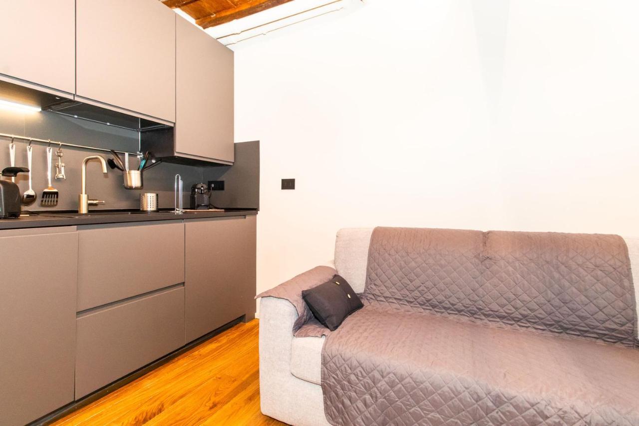 Stylish Quardilatero Flat