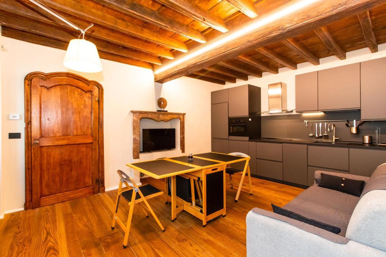 Stylish Quardilatero Flat Turin